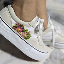 Mi proyecto del curso: Bordado freestyle sobre tul para principiantes. Accessor, Design, Embroider, Botanical Illustration, and Textile Design project by Joanna González - 01.30.2024