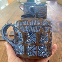 My project for course: Stamp Making for Textured Pottery. Un proyecto de Artesanía, Bellas Artes, Decoración de interiores, Cerámica y DIY de Caitlin Gregory - 01.02.2024
