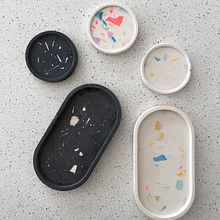 My project for course: Decoration Techniques with Acrylic Resin. Un progetto di Design di accessori, Artigianato e DIY di cristinaenrich - 31.01.2024