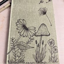 My project for course: Sketchbook Design and Binding. Un progetto di Illustrazione tradizionale, Artigianato, Rilegatura, DIY e Sketchbook di cetay72 - 02.02.2024