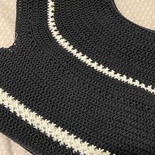 My project for course: Garment and Pattern Design with Top-Down Crochet. Un proyecto de Diseño de complementos, Diseño de moda, Tejido, DIY y Crochet de Alexandra Trif - 02.02.2024