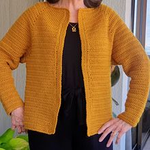 Mi proyecto del curso: Top-down: prendas a crochet de una sola pieza. Un proyecto de Diseño de moda, Diseño textil, Tejido, DIY y Crochet de Victoria Beresi - 30.01.2024