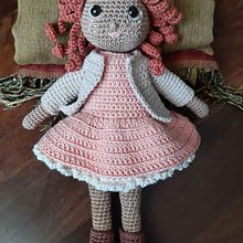 Juli. Een project van Craft, Speelgoedontwerp, Textiel, Haken, Amigurumi y Textielontwerp van Tamara Nowascky - 01.02.2024