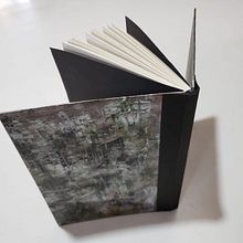 Meu projeto do curso: Encadernação artesanal sem costuras. Een project van Craft,  Beeldende kunst,  Boekbinding y DIY van Vera Elenita Medeiros - 03.02.2024