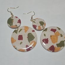 Mon projet du cours : Création de bijoux en argile polymère pour débutants. Accessor, Design, Arts, Crafts, Jewelr, Design, and DIY project by Kathy Leroy - 02.08.2024