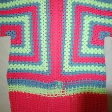 Mi proyecto del curso: Grannies de crochet: haz tu propio suéter. Een project van  Modeontwerp, Textiel, DIY, Haken y Textielontwerp van ojosdeperroazul1973 - 14.02.2024