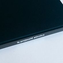 'La proyección atómica de JARR'. Fotografia, e Design projeto de Óscar Vázquez Chambó - 23.12.2023