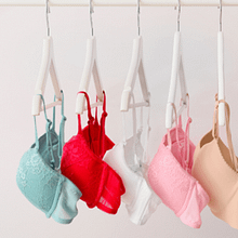 Navigating Trends: The Evolution of Lacy Lingerie and the Bra Revolution. Un proyecto de Publicidad de know46813 - 16.02.2024