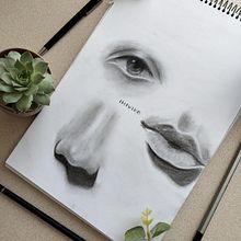 practica mas realista. Un progetto di Illustrazione tradizionale, Disegno a matita, Disegno realistico, Disegno artistico, Disegno di ritratti e Composizione fotografica di Ivette C Valdivia Gomez - 17.02.2024