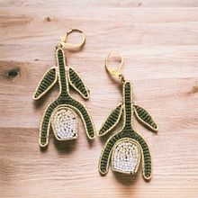 My project for course: Jewelry Making with Beadwork and Metal . % katie_p_whisenand tarafından hazırlanan Aksesuar Tasarımı, Sanat ve El Sanatları, Mücevher Tasarımı, Moda Tasarımı, Ve Kendin Yap projesi - 02.19.2024