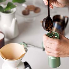 Un café... un momento compartido.. Photograph, Portrait Photograph, Documentar, Photograph, Lifest, and le Photograph project by Julia Luciano - 02.19.2024