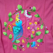 Mi proyecto del curso: Bordado y pintura textil para principiantes. Painting, Pattern Design, Embroider, DIY, Upc, cling, and Textile Design project by Caroline Cea Curimilla - 02.19.2024