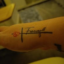 My project for course: Botanical Tattoo with Pointillism. Un progetto di Illustrazione tradizionale e Illustrazione botanica di jadeperry208 - 18.02.2024