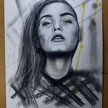 Mi proyecto del curso: Retrato artístico al carboncillo: creando atmósferas. Un projet de Illustration traditionnelle, Beaux Arts, Dessin, Dessin de portrait, Dessin réaliste , et Dessin artistique de Erick Eduardo Flores Reinoso - 18.02.2024