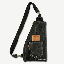 Upcycled Vintage Jeans Travel Bag in Black. Fashion Design project by Luisa Hurtado - 02.22.2024