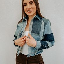 Upcycled Jacket with Denim Scraps. Upc, cling, Design, Fashion Design, and Sewing project by Luisa Hurtado - 02.22.2024