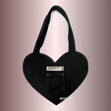  Vintage Black Jeans Heart-Shaped Totebag. Upc, cling, Design de moda, e Costura projeto de Luisa Hurtado - 22.02.2024