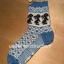 My project for course: Introduction to Colorwork Sock Knitting. Un proyecto de Diseño de complementos, Diseño de moda, Tejido, Tejido de punto y Diseño textil de barbara_kuepfer - 22.02.2024