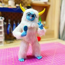 Yeti | Stop-Motion Puppet. Stop Motion, Character Design, and 3D Character Design project by Bibiana Gimenez - 02.22.2024