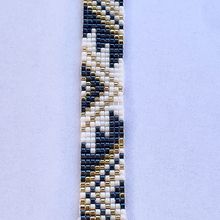 Bracelet triangles . Accessor, Design, Jewelr, and Design project by laurelyn - 02.22.2024