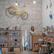 Koöl Studio. Un progetto di Product design, Creatività, Fashion design, E-commerce, DIY, Retail Design e Textile Design di Karmele Salsamendi - 22.02.2024