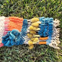 Mi proyecto del curso: Introducción al tejido en telar de bastidor. Un progetto di Design di accessori, Interior Design, Fiber Art, Tessitura e Textile Design di Anggie Cardenas - 21.02.2024