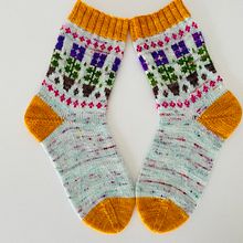 My project for course: Introduction to Colorwork Sock Knitting. Projekt z dziedziny Projektowanie dodatków, Projektowanie mod,  Tkactwo, Wzornictwo tekst, liów, Pattern design i Dziewiarstwo Ręczne użytkownika sch_britta - 27.02.2024