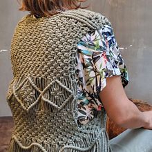 My project for course: Macramé: Create Unique Clothing. Un progetto di Design di accessori, Artigianato, Fiber Art, Macramè e Textile Design di victoria_primus - 29.02.2024