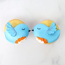Bluebird Cupcakes. Social Media, Creativit, Food Photograph, Food St, and ling project by Lindsey Katon - 02.28.2024