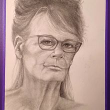 Mein Abschlussprojekt für den Kurs: Grafit-Zeichentechnik: Entwickle Porträts mit Ebenen. Un proyecto de Bellas Artes, Bocetado, Dibujo, Dibujo de Retrato, Dibujo realista y Dibujo artístico de Andrea Gasser - 03.03.2024