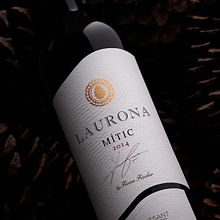 Laurona Mític. Un proyecto de Packaging y Diseño gráfico de Pere Pagà - 05.03.2024