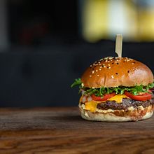 Plan de un negocio de hamburguesas. Creative Consulting, Design Management, Marketing, and Business project by Martin Arenas - 03.02.2024
