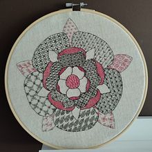 Introducción al bordado en blackwork: rosa Tudor. Un proyecto de Bordado y Diseño textil de Sofía Cadenas Balseiro - 06.03.2024