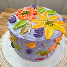 My project for course: Cake Design: Easy Buttercream Flowers with a Palette Knife. DIY, Floral, and Plant Design project by Mary Navarro - 03.06.2024