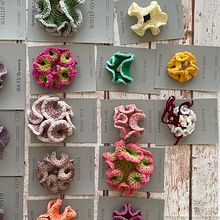 My project for course: Crochet Techniques for Sea Life and Animals. Un progetto di Design di accessori, Artigianato, Fiber Art, Uncinetto e Textile Design di maimouna dinno - 05.03.2023