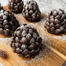 Pinecone Mini Cakes . % Shelly Tedghi tarafından hazırlanan  projesi - 03.06.2024