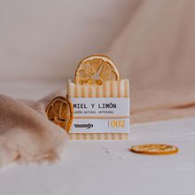 MUSSGO. Graphic Design, Packaging, Br, Strateg, Br, ing, Identit, Art Direction, Product Photograph, and Naming project by VANESA GARCÍA ESTUDIO - 03.07.2024