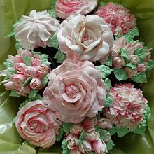 My project for course: Cake Design: Easy Buttercream Flowers with a Palette Knife. Een project van DIY y Bloem- en plantenschikken van Disney Montaño - 08.03.2024