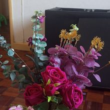 My project for course: Floral Decoration: Joyful and Colorful Compositions. Een project van Interieurontwerp, Landscaping,  Interieurdecoratie, DIY y Bloem- en plantenschikken van Sáugia Ribeiro - 08.03.2024