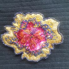 Mi proyecto del curso: Diseño de moda: pintura y bordado sobre prendas "La vida es sueño". Painting, Fashion Design, Embroider, DIY, Upc, cling, and Textile Design project by lauris645 - 11.09.2024