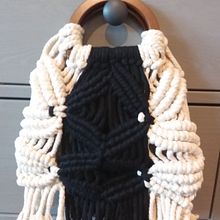 Mein Abschlussprojekt für den Kurs: Design und Herstellung von Makramee-Handtaschen Ein Projekt aus dem Bereich Design, Erweiterungsentwicklung, Handwerk, Nähen, Weben, Makramee und Textildesign von Marie Krüger - 11.03.2024