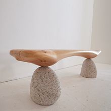 Wood and Stone Bench. Un progetto di Design e creazione di mobili di Ben Uyeda - 13.03.2024