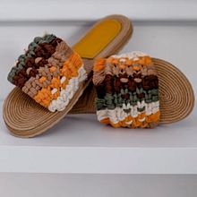 Mi proyecto del curso: Macramé: decora tus zapatillas y sandalias. Accessor, Design, Fiber Arts, Macramé, Textile Design, Arts, and Crafts project by eleonorarroyo - 03.14.2024