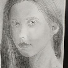 Mi proyecto del curso: Retrato realista con lápiz de grafito. Un progetto di Illustrazione tradizionale, Belle arti, Bozzetti, Disegno a matita, Disegno, Disegno di ritratti, Disegno realistico, Disegno artistico e Disegno anatomico di masamu2006 - 17.03.2024