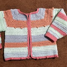 Meu projeto do curso: Top-down: roupas de crochê sem costura. Un progetto di Fashion design, Fiber Art, DIY, Uncinetto e Textile Design di Keylla Lima - 15.03.2024