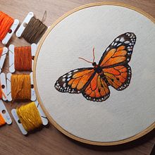 Minha borboleta monarca: Técnicas de bordado realista. Un progetto di Illustrazione tradizionale, Ricamo e Textile Design di Gabriela Ub - 23.03.2024