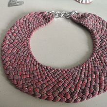 Mi proyecto del curso: Creación de joyería textil. Un projet de Artisanat, Design de bijoux, Art textile , et Design textile de Florencia Cortés - 24.03.2024