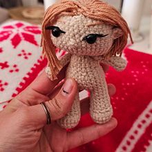 Mi proyecto del curso: Amigurumis: personas tejidas a crochet. Un proyecto de Artesanía, Diseño de juguetes, Tejido, Crochet, Amigurumi y Diseño textil de Ana L.G - 01.04.2024