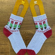 My project for course: Introduction to Colorwork Sock Knitting. Accessor, Design, Fashion Design, Fiber Arts, Knitting, and Textile Design project by taylorradrake - 03.31.2024