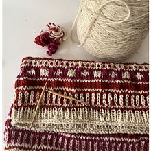 Mi proyecto del curso: Tejido de punto con la técnica jacquard. Accessor, Design, Fashion Design, Fiber Arts, DIY, Knitting, and Textile Design project by Susana Zubieta Oviedo - 04.02.2024